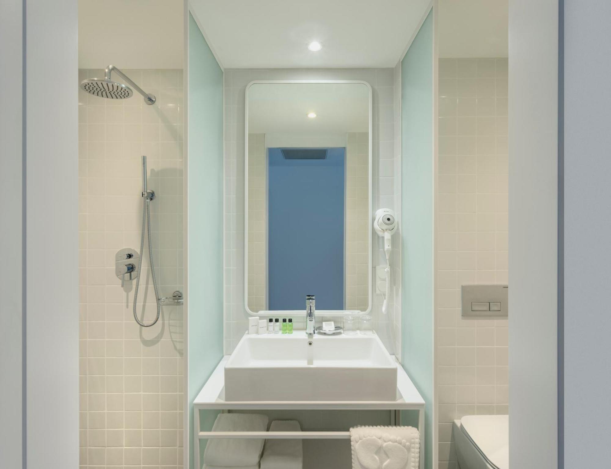 Golden Tulip Design Tbilisi Hotell Rom bilde