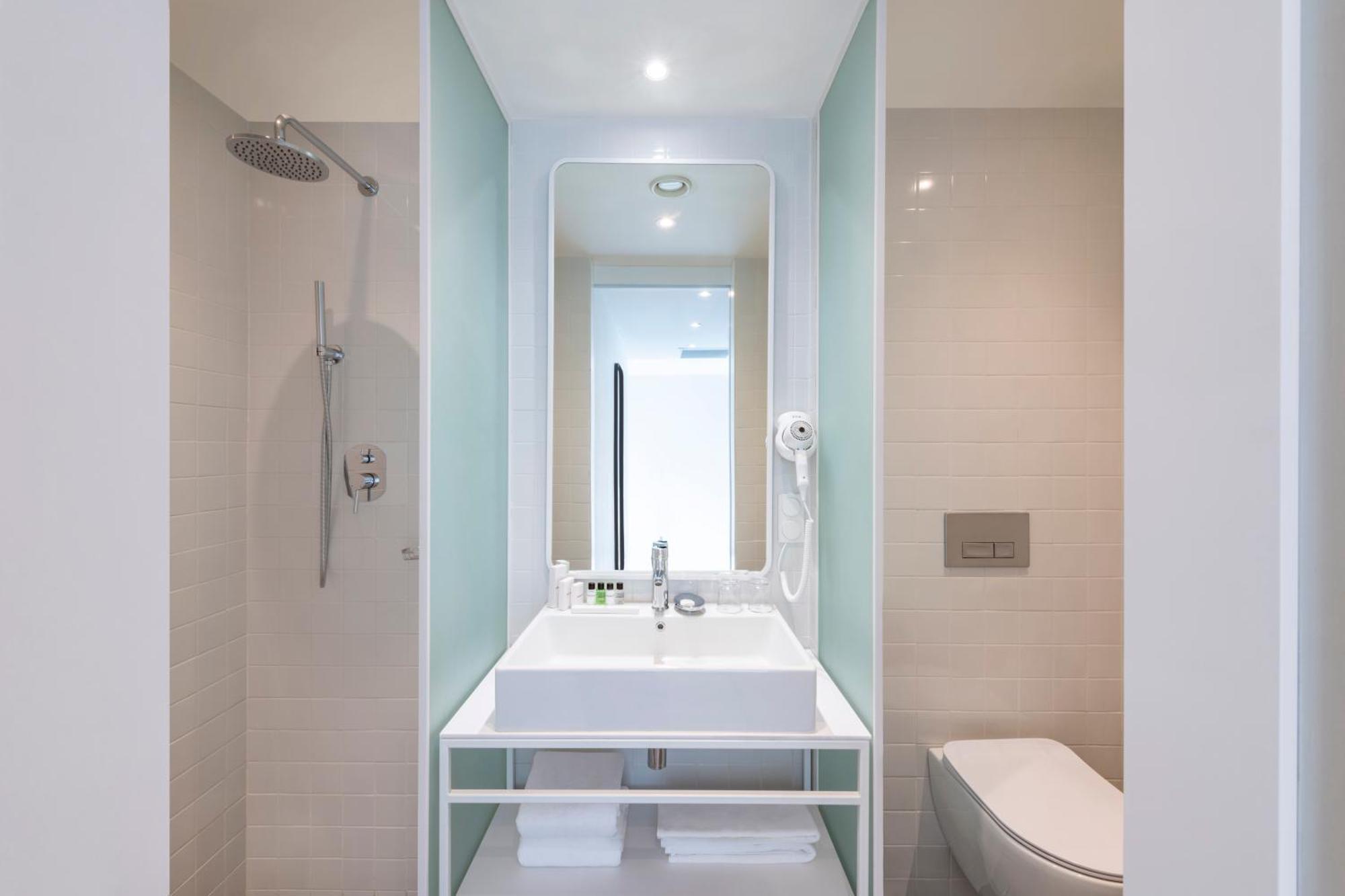 Golden Tulip Design Tbilisi Hotell Rom bilde